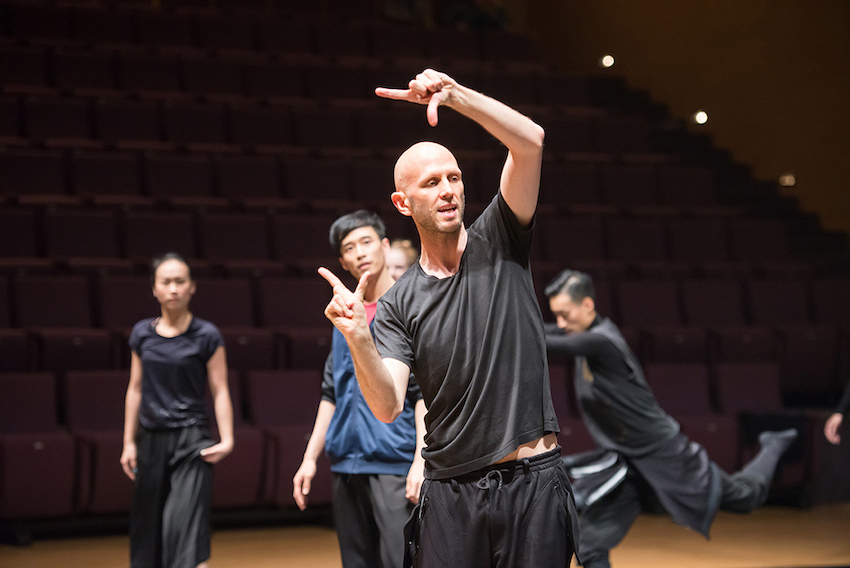 "We Humans are movement" di McGregor chiude la Biennale Danza  con "Tambourines" di Harrell