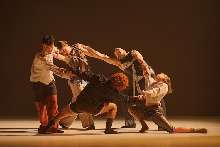 Coreografo per la Biennale Danza 2025? Una chance nel nuovo bando