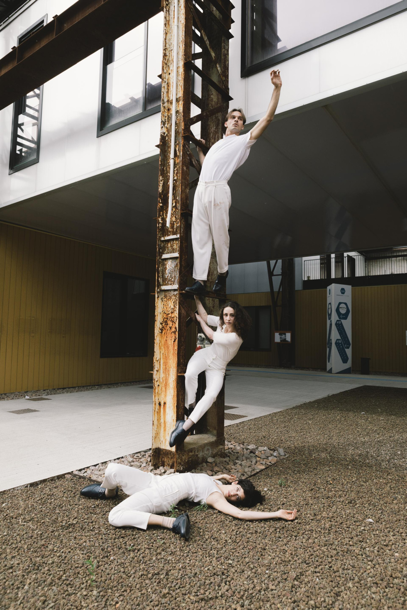 SANTA: Aterballetto e Sanpapié con l’arte contemporanea